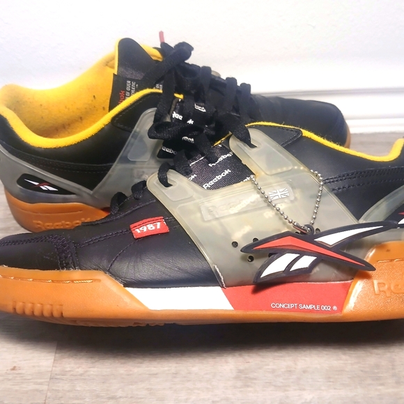 REEBOK MEN'S WORKOUT PLUS ALTERED BLACK/RED/YELLOW/GREY/ GUM Size 10M - Picture 2 of 3